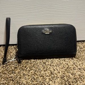 Coach wristlet wallet